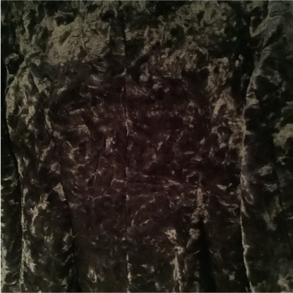 Unique Int’l faux fur/crushed velvet texture coat - Picture 3 of 10